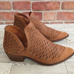 Steve Madden Tan AROWE Western Ankle Bootie Size 10